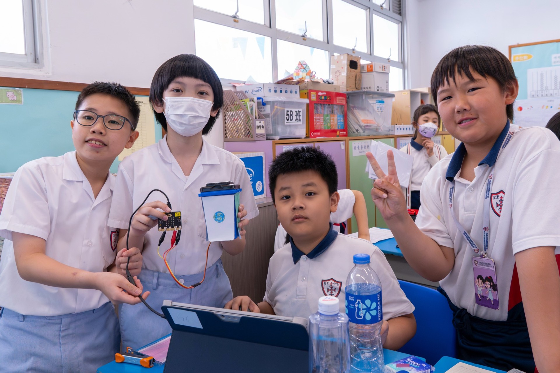 AI人工智能垃圾分類回收箱