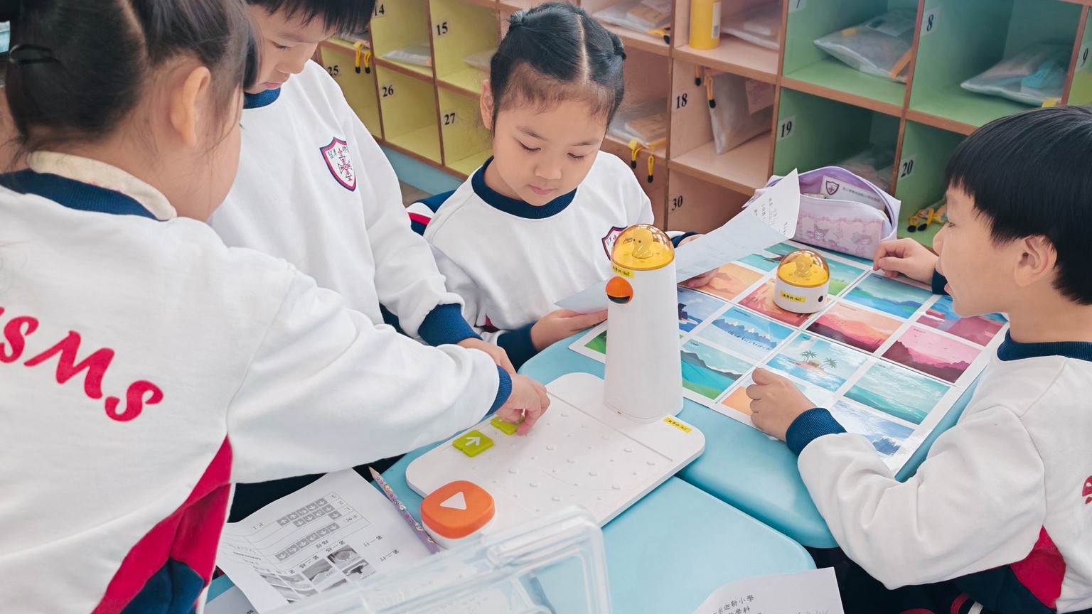 聖米迦勒數學科邊玩邊學！一年級化身「小車指揮家」編程尋寶記