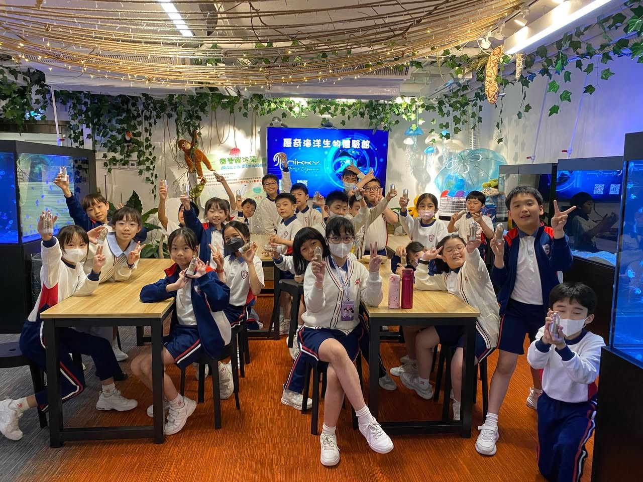 參觀海洋生物體驗館